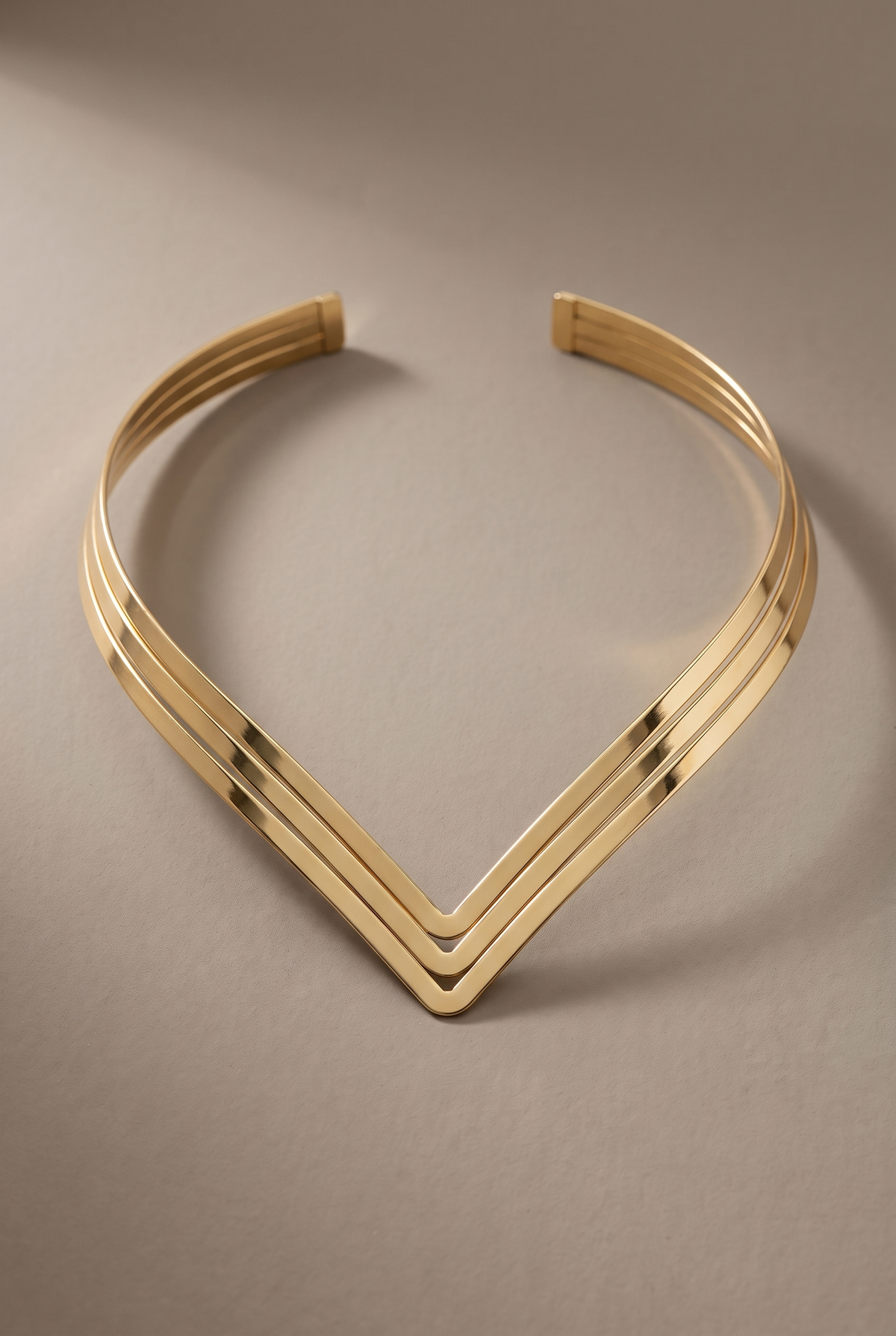 DropIQ triple-band V-shaped torque collar in gold